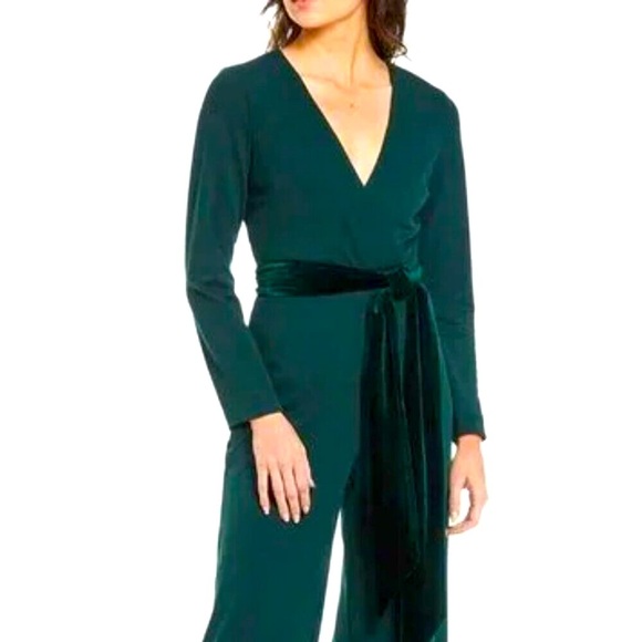 NWT BADGLEY MISCHKA Hadley Emerald Velvet Sash Jumpsuit 6 MSRP $300 - Picture 3 of 9